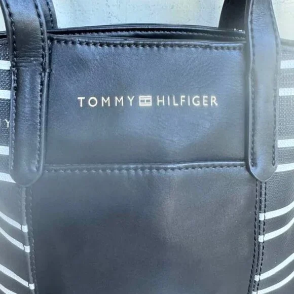 T HILLFIGER PURSE - Picture 3 of 6